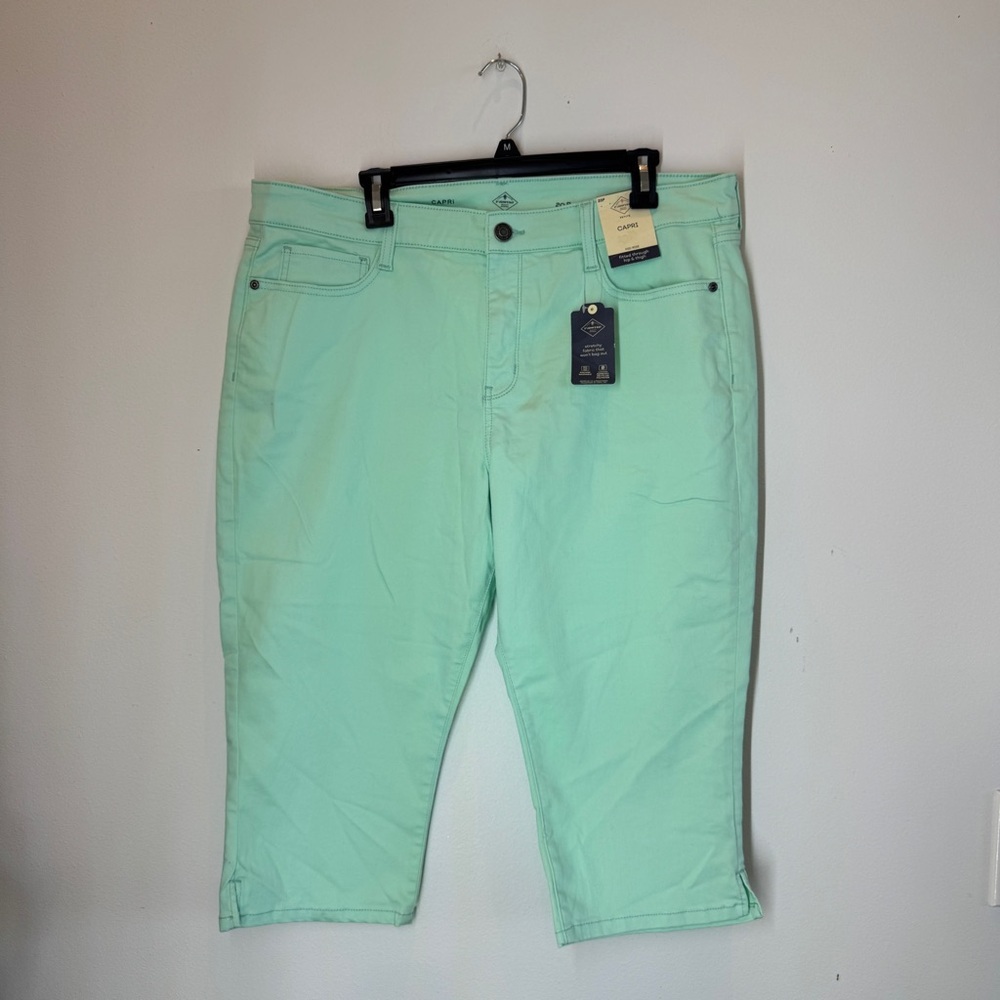 St. John's Bay Mint Green Capris Mid Rise 20Petite NWT